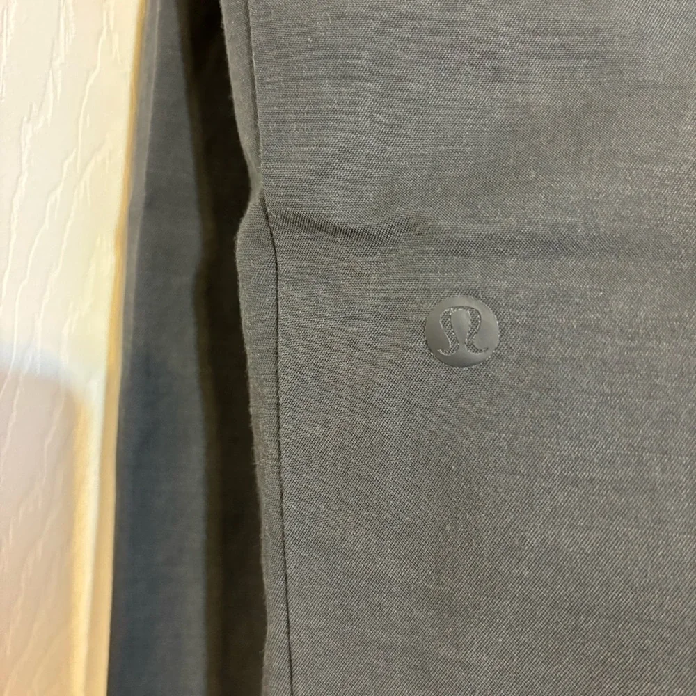 LULULEMON Mens Commission Pants Gray Size 32 style E40416